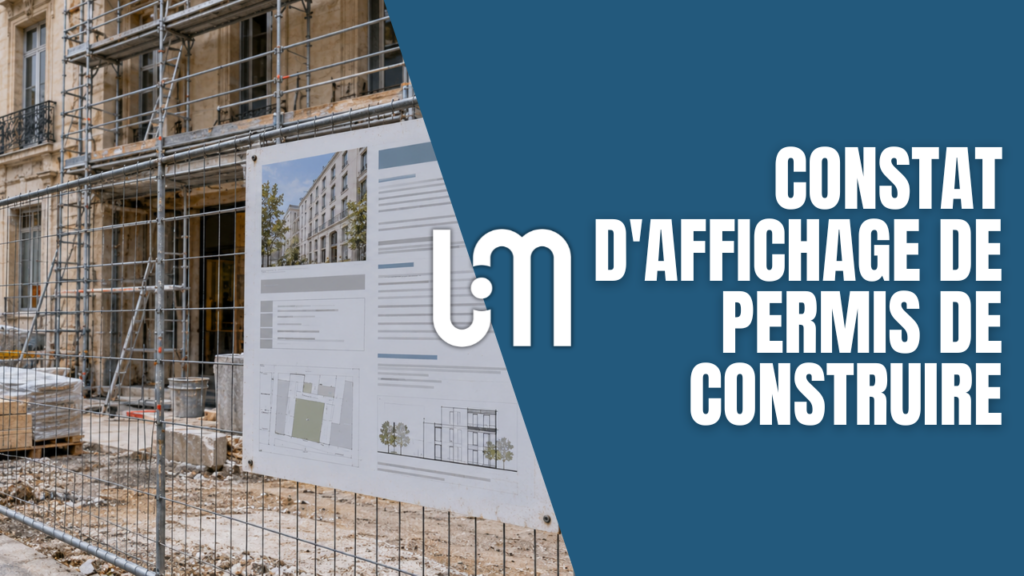 Panneau de permis de construire affiché sur la clôture d’un chantier à Lyon